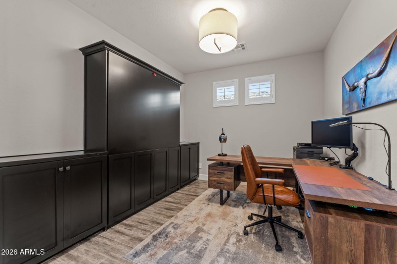 Den/Office w/murphy bed