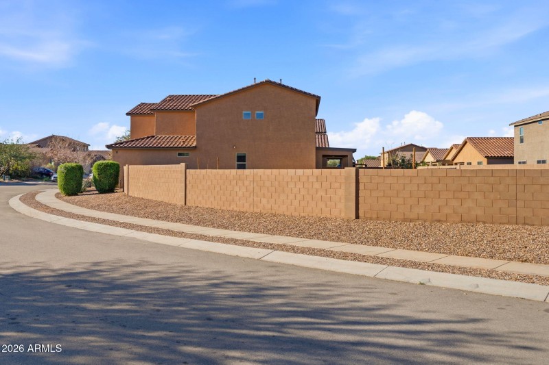 BONUS Long Yard / Parking Area