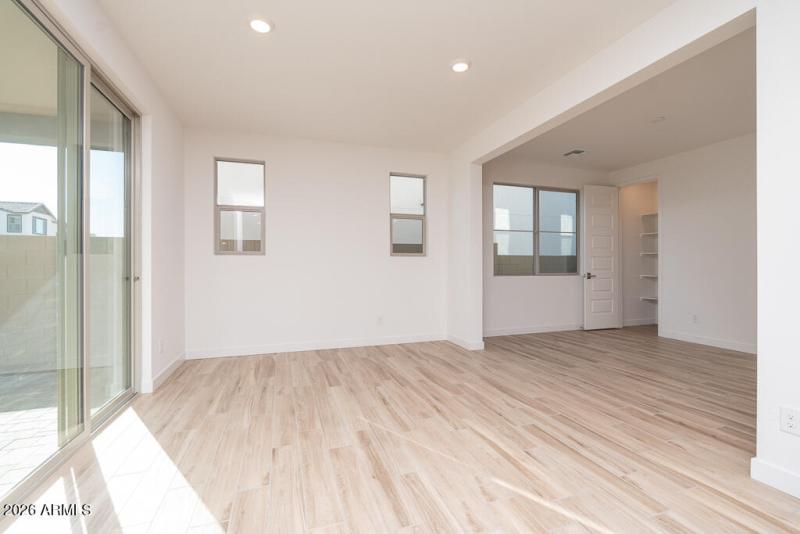 Tri Pointe Waterston Central 114 - Dinin