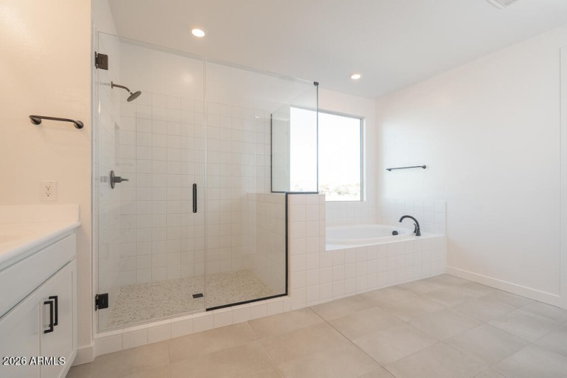 Tri Pointe Soleo 208 - Primary Bathroom