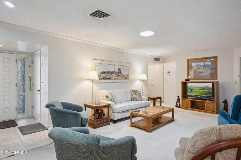 7-web-or-mls-2136-n-stockton-pl