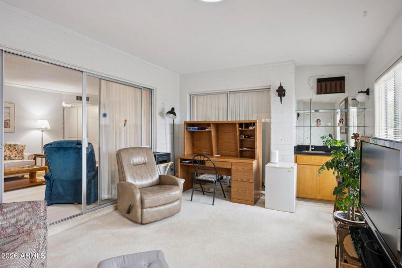 15-web-or-mls-2136-n-stockton-pl