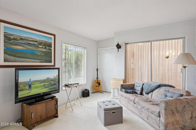 16-web-or-mls-2136-n-stockton-pl