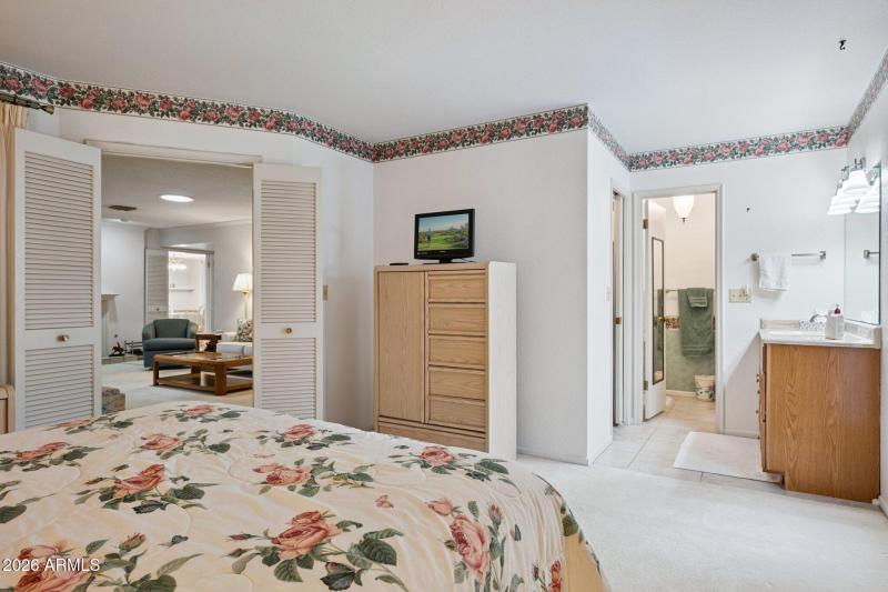 19-web-or-mls-2136-n-stockton-pl