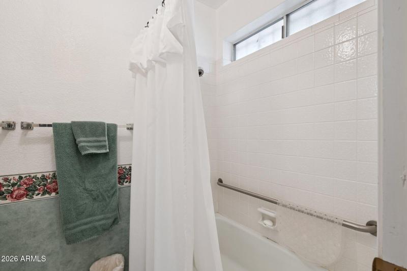 21-web-or-mls-2136-n-stockton-pl