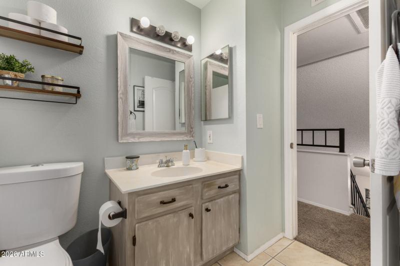 Upstairs Full Bathroom