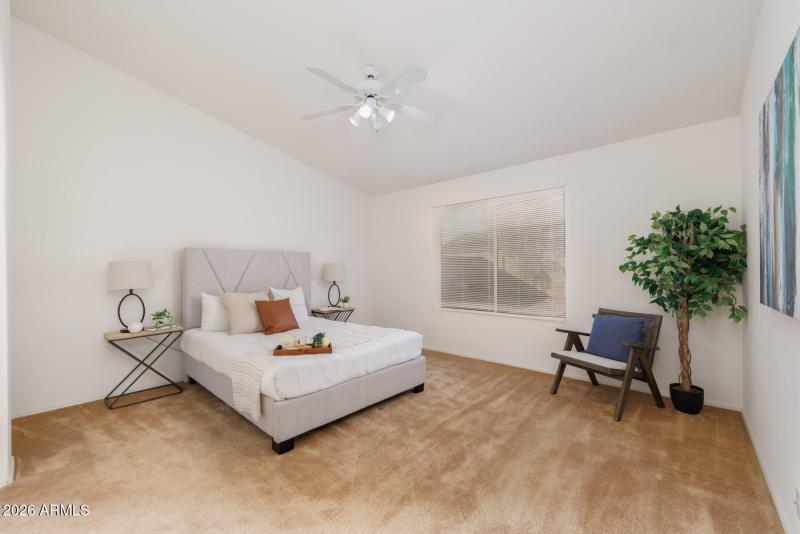 S Evergreen St (824)-20