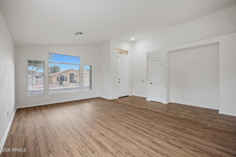 1040 E Amberwood Dr-8