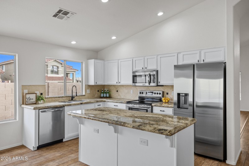 1040 E Amberwood Dr-11