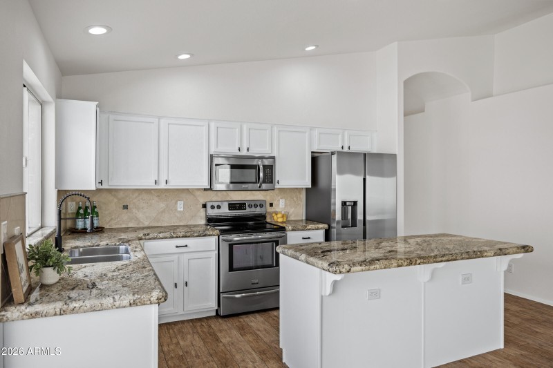 1040 E Amberwood Dr-12