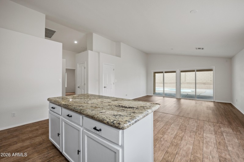 1040 E Amberwood Dr-15