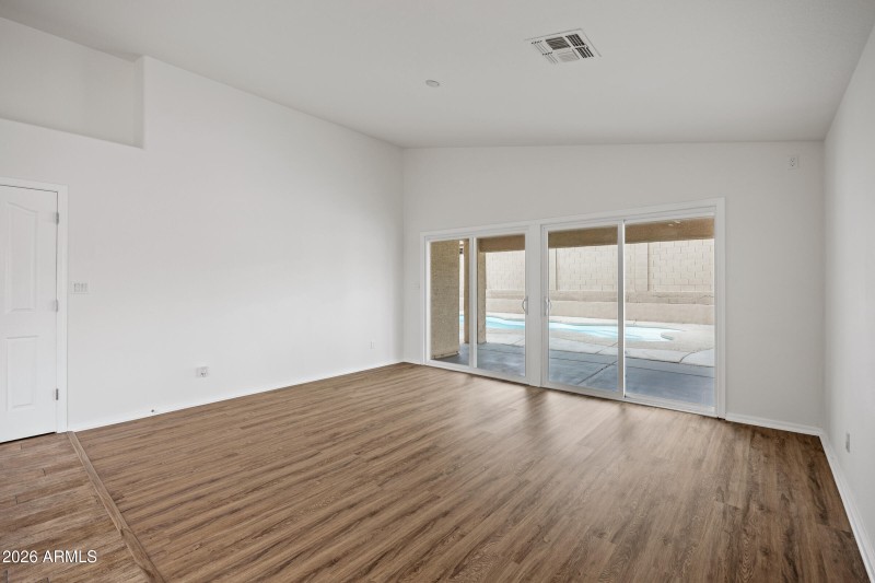 1040 E Amberwood Dr-18