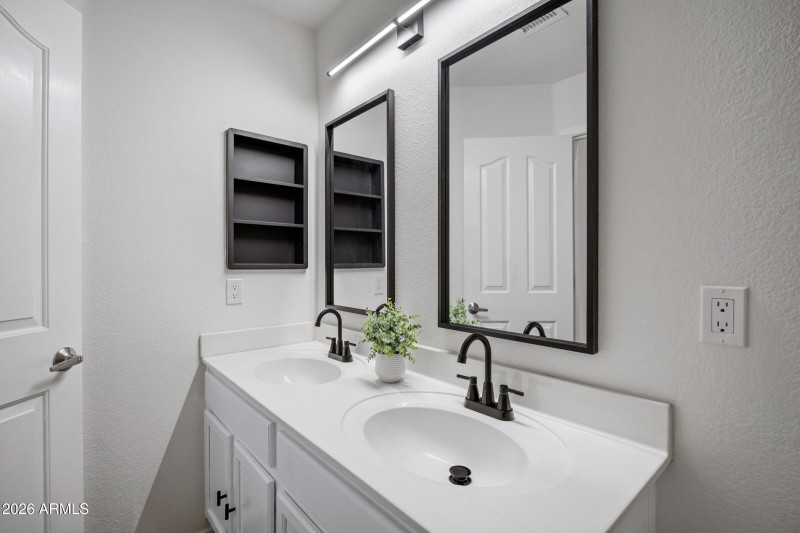 1040 E Amberwood Dr-26