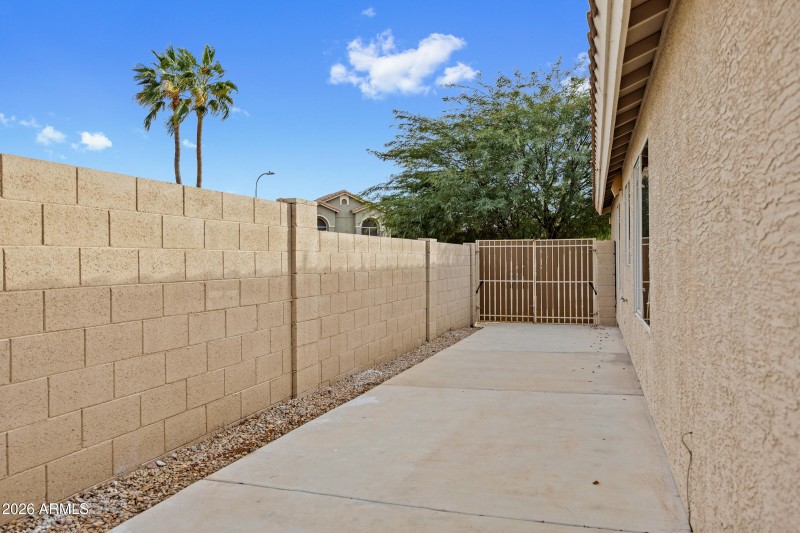 1040 E Amberwood Dr-40