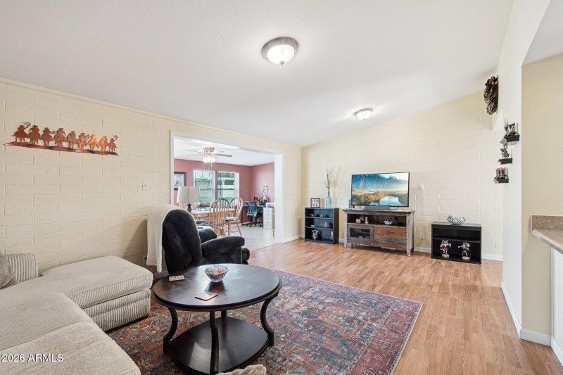 7-web-or-mls-W Windsor Dr-S1902-007