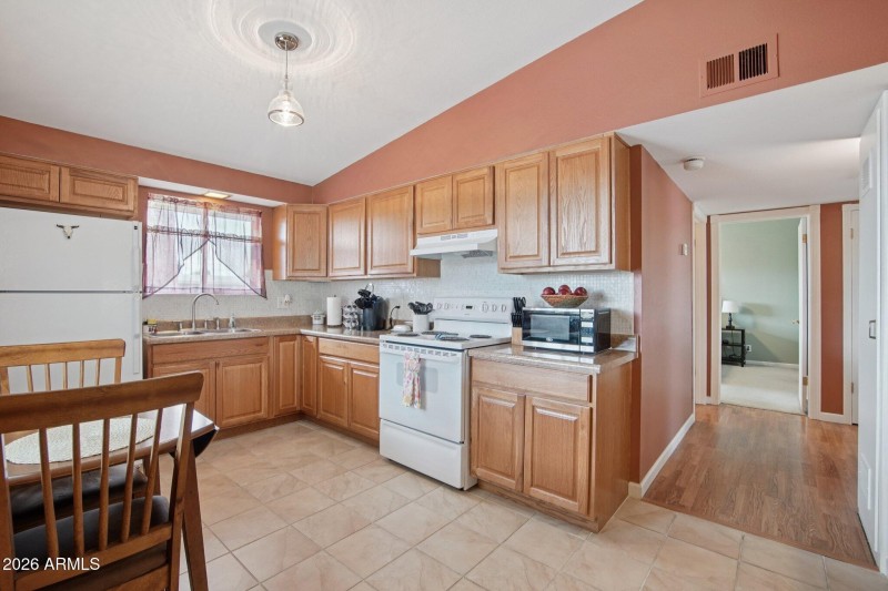 11-web-or-mls-W Windsor Dr-S1902-011