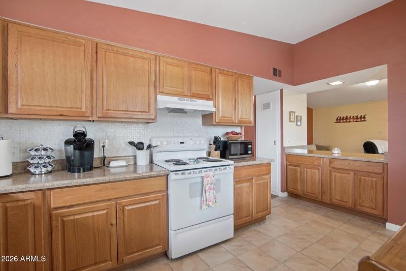 13-web-or-mls-W Windsor Dr-S1902-013