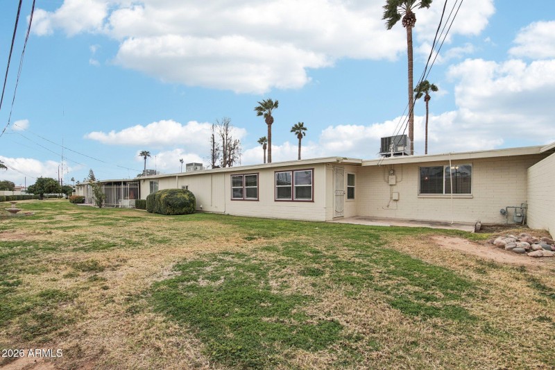 24-web-or-mls-W Windsor Dr-S1902-024