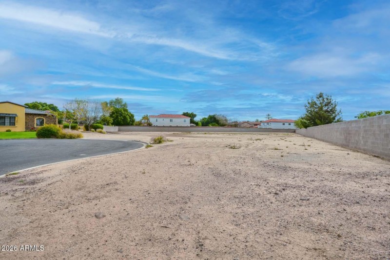 Lot-Southview-Driveway