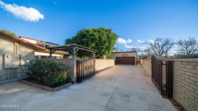 8807 W Christa Way Exterior Photos-8