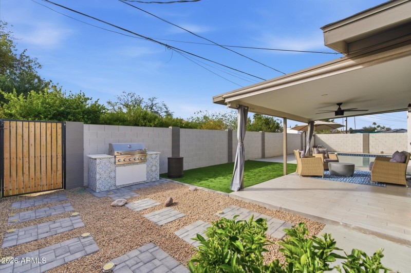 Built-in BBQ & Patio