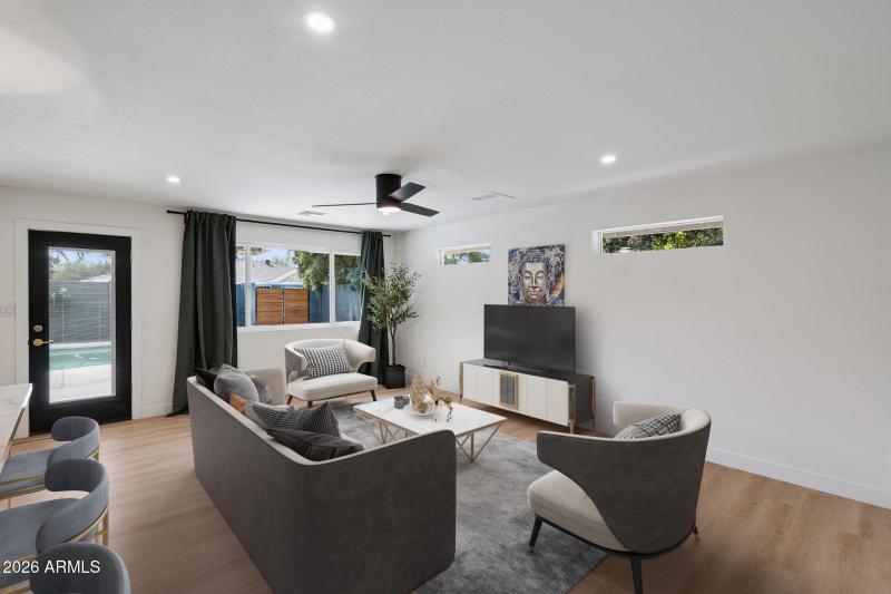 17-web-or-mls-735-e-manhatton-dr_finalCC