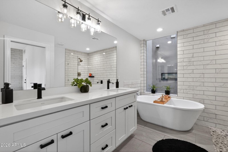 78th-Master Bath tub