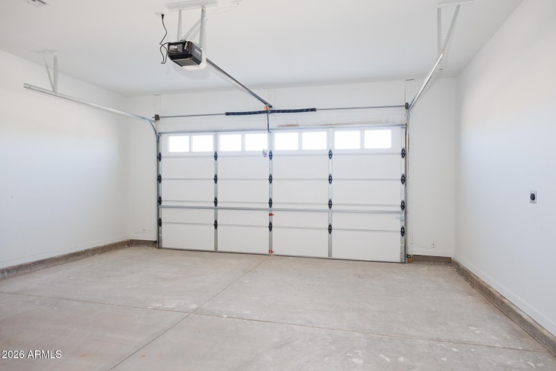 10153 W Wenden - Garage