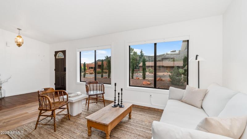 60 Gunsight Hills Dr