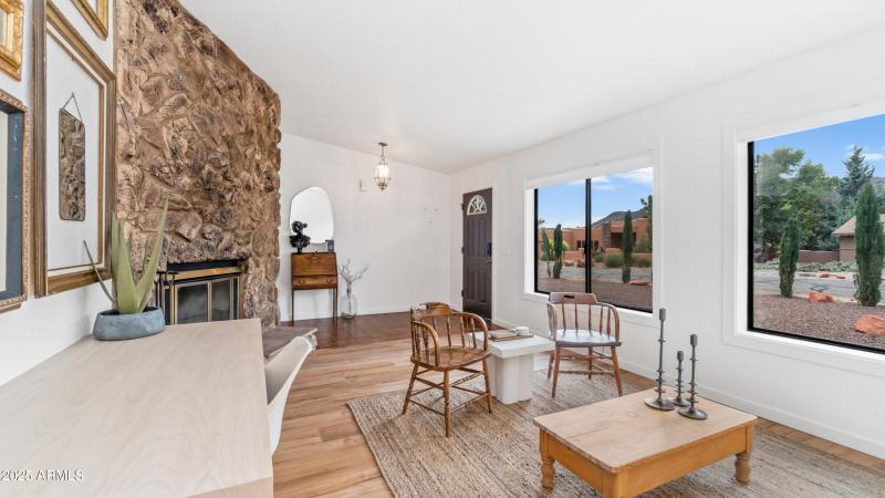 60 Gunsight Hills Dr