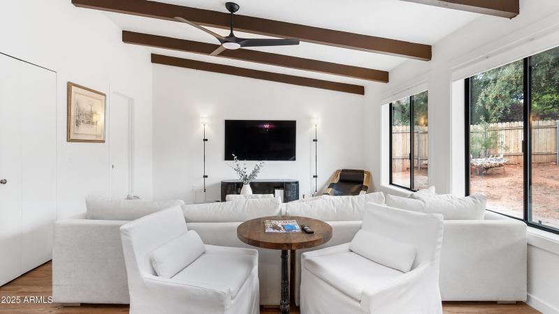 60 Gunsight Hills Dr