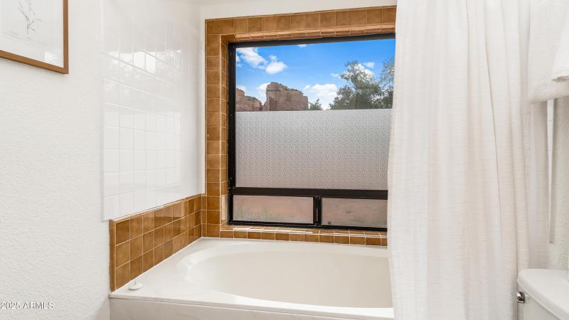 60 Gunsight Hills Dr