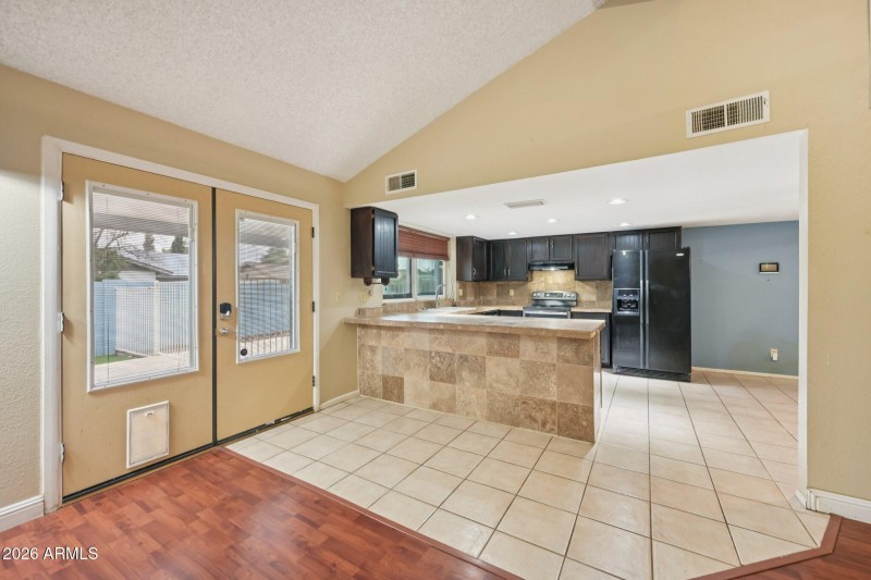 15-web-or-mls-W Utopia Rd-S1902-015