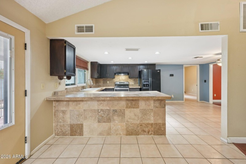 16-web-or-mls-W Utopia Rd-S1902-016