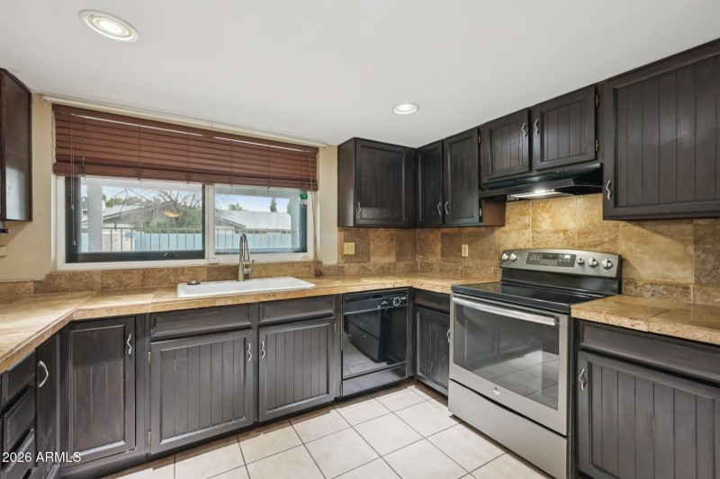 20-web-or-mls-W Utopia Rd-S1902-020