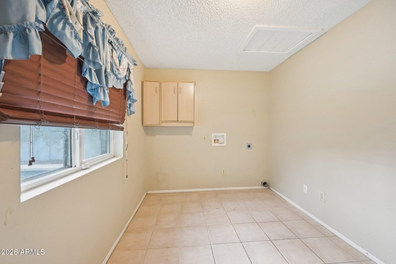 34-web-or-mls-W Utopia Rd-S1902-034
