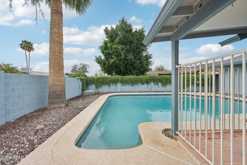 43-web-or-mls-W Utopia Rd-S1902-043