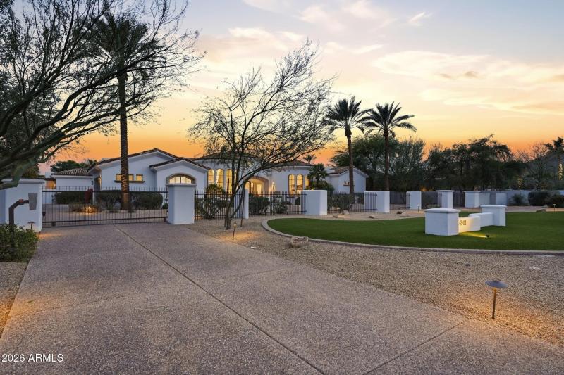 069_Twilight Exterior Front