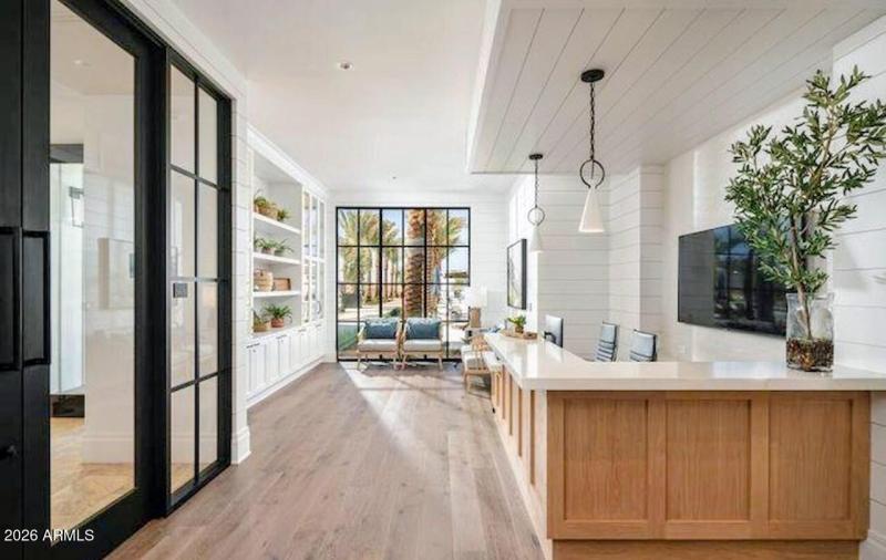 fitness_front desk~2