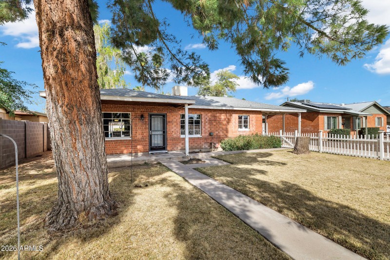 2842 E Cheery Lynn Rd-3