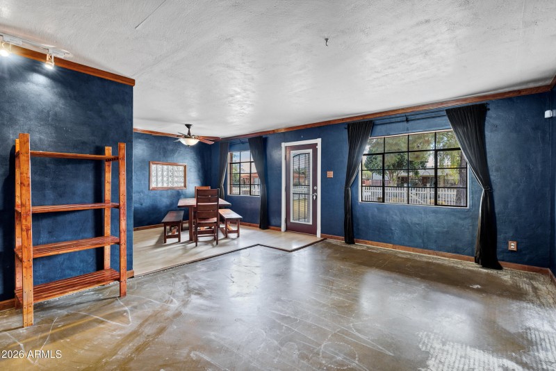 2842 E Cheery Lynn Rd-6