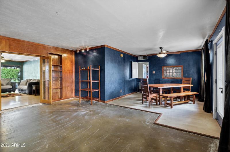 2842 E Cheery Lynn Rd-7