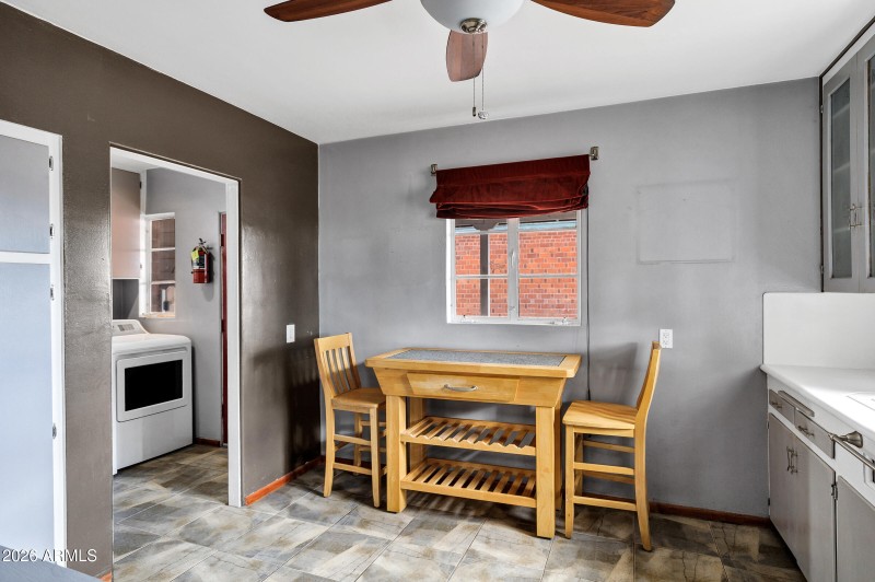 2842 E Cheery Lynn Rd-11