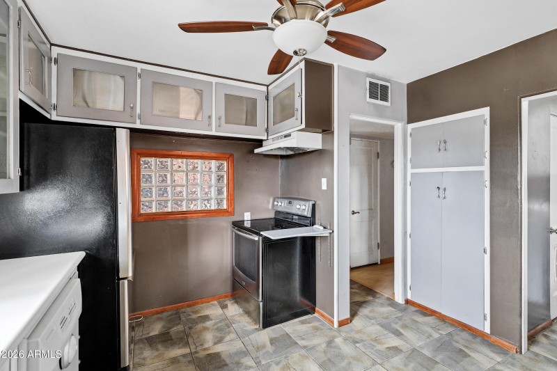 2842 E Cheery Lynn Rd-12