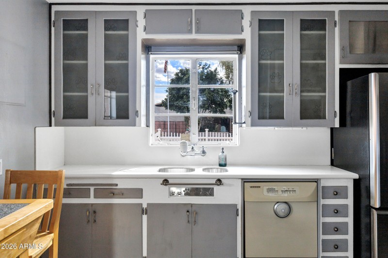 2842 E Cheery Lynn Rd-13