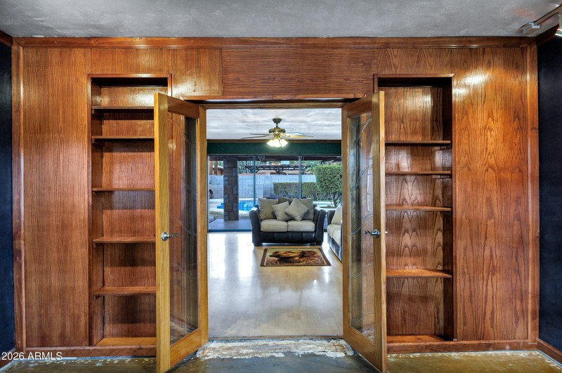 2842 E Cheery Lynn Rd-14