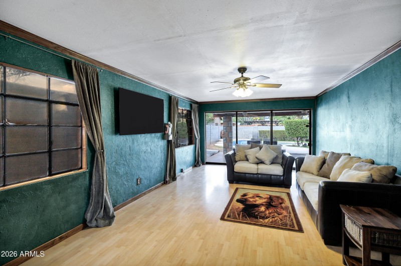 2842 E Cheery Lynn Rd-15