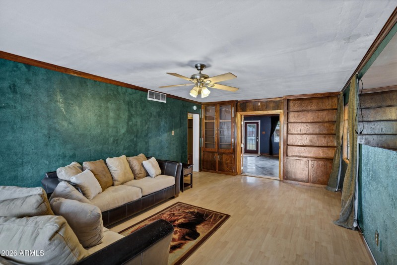 2842 E Cheery Lynn Rd-16