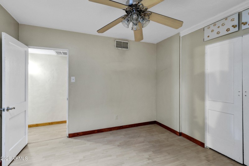 2842 E Cheery Lynn Rd-19