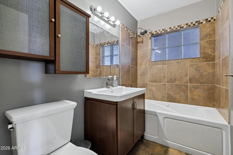 2842 E Cheery Lynn Rd-21